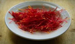 内蒙女子花16万买房，15年后获赔419万，卖家反悔：分我一半